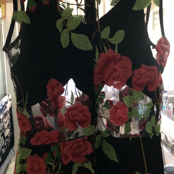 Missguided Embroidered Dress - Picture 3 of 6